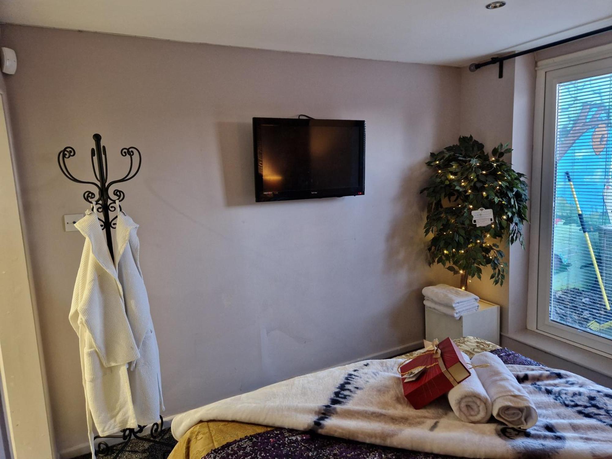 The Ivy Garden Suite (Adults Only) Handsworth Phòng bức ảnh